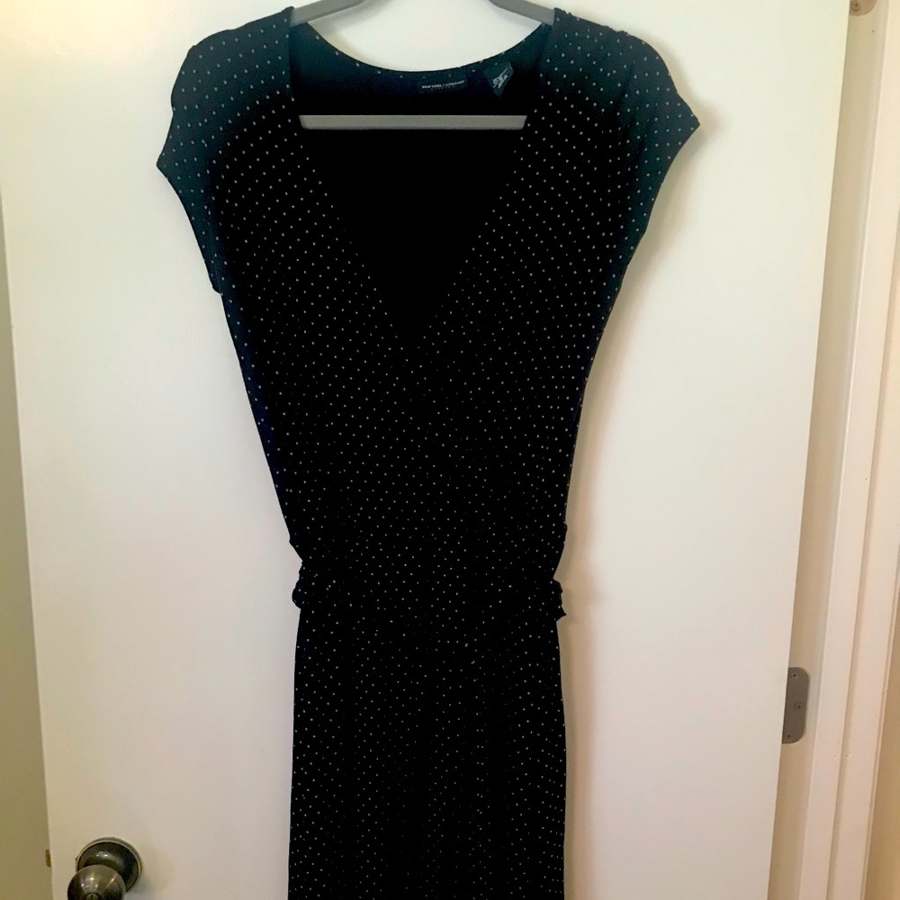 Black and White small polka dot NY&Co Dress tie waist, size small